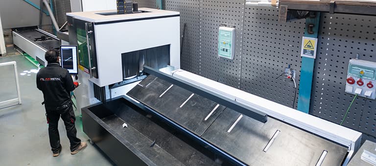 descubre nuestra nueva máquina láser de gran formato